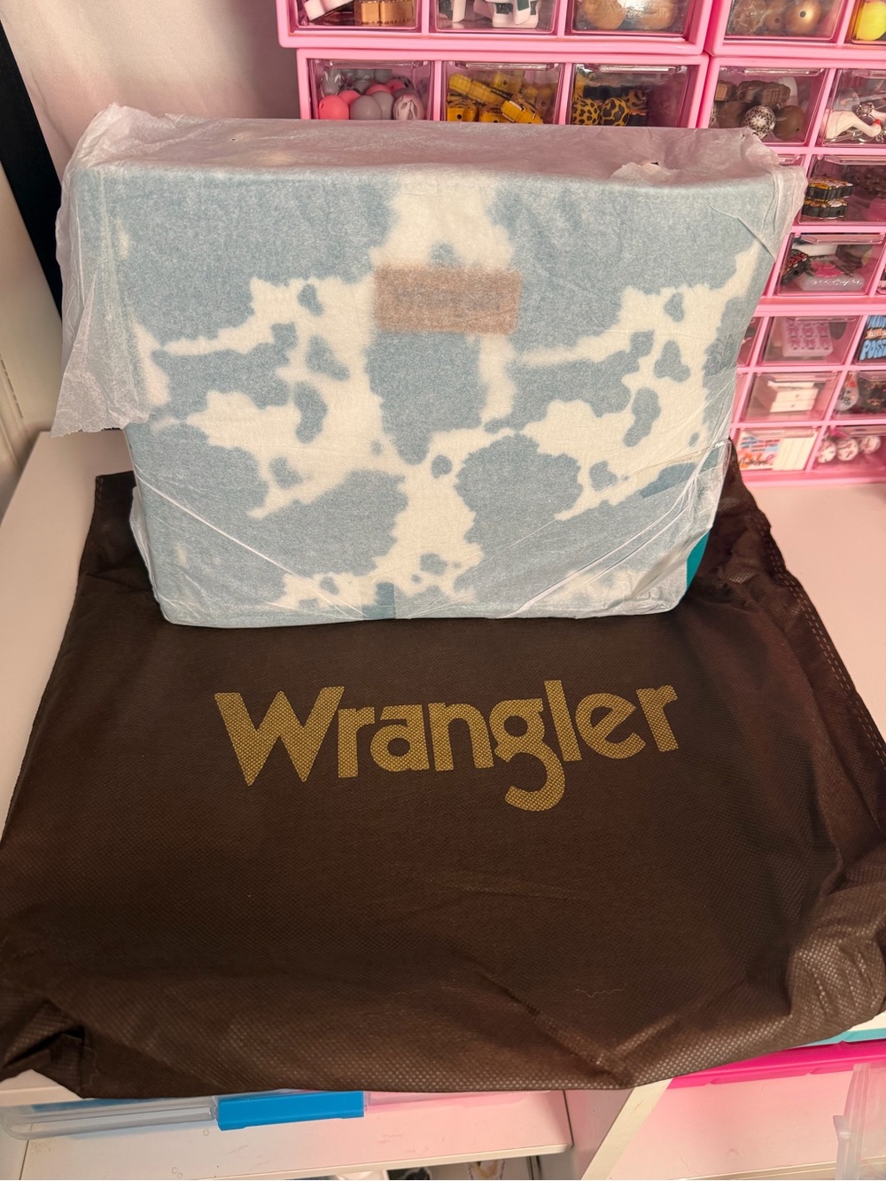 WRANGLER COW PRINT ROPE HANDLE TOTE BAG: Color- Turquoise